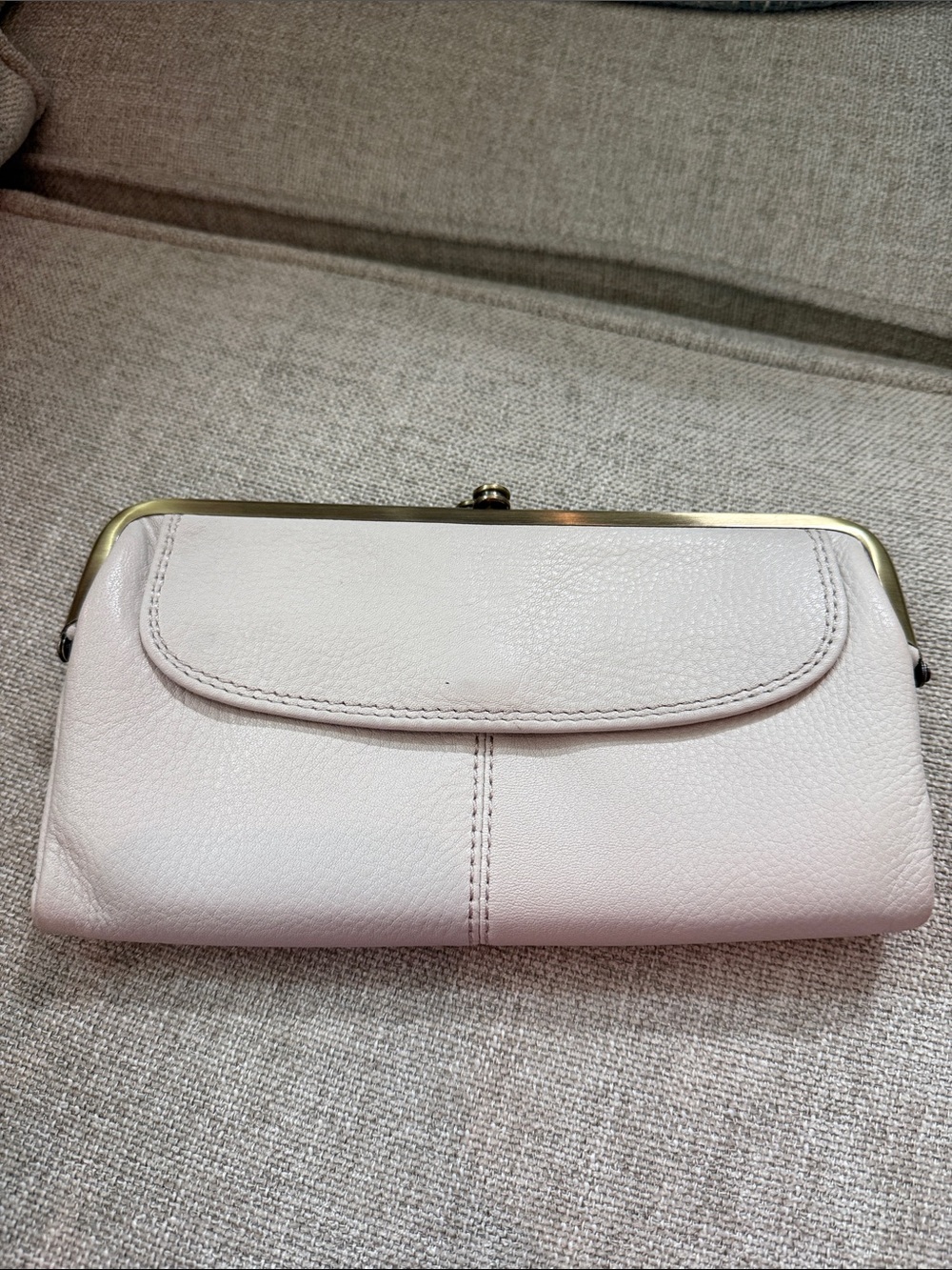 HOBO Light Blush Pebbled Leather Kiss-Lock Clutch